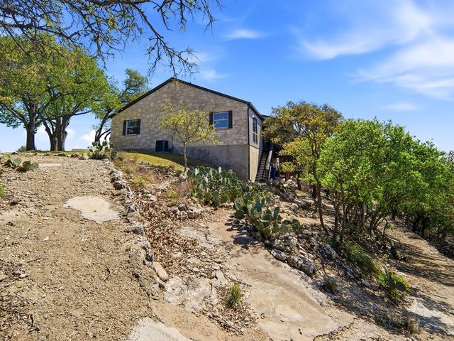 1044 Edinburgh, Kerrville, TX 78028