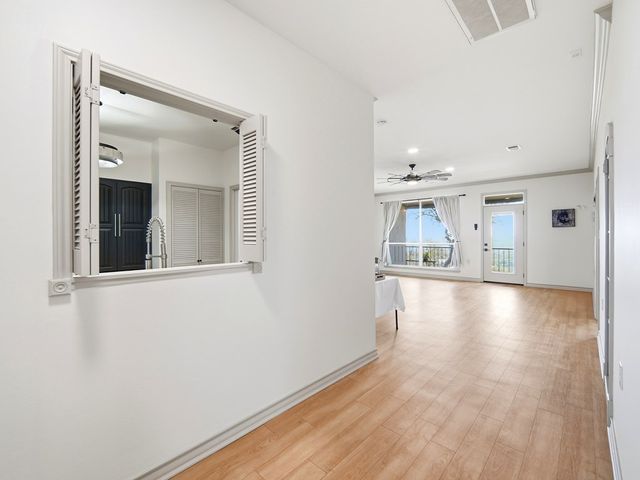 1044 Edinburgh, Kerrville, TX 78028