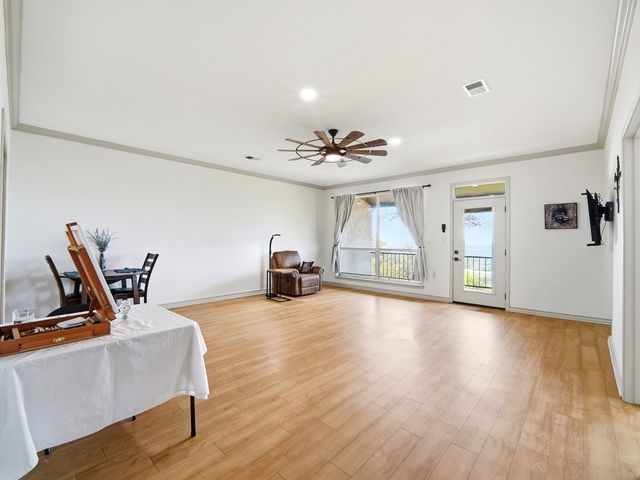 1044 Edinburgh, Kerrville, TX 78028