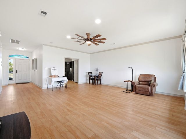 1044 Edinburgh, Kerrville, TX 78028