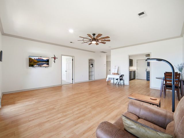 1044 Edinburgh, Kerrville, TX 78028