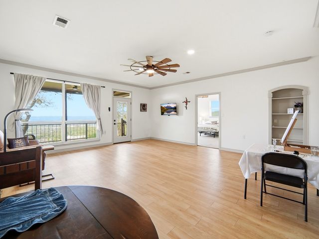 1044 Edinburgh, Kerrville, TX 78028