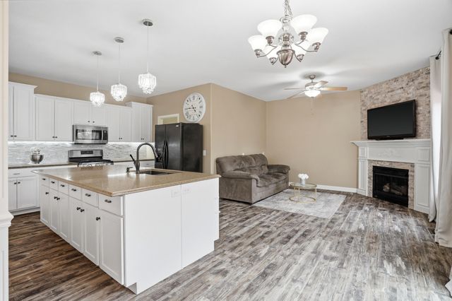 3903 DEERFOOT WAY, Columbia, MO 65203