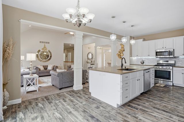 3903 DEERFOOT WAY, Columbia, MO 65203