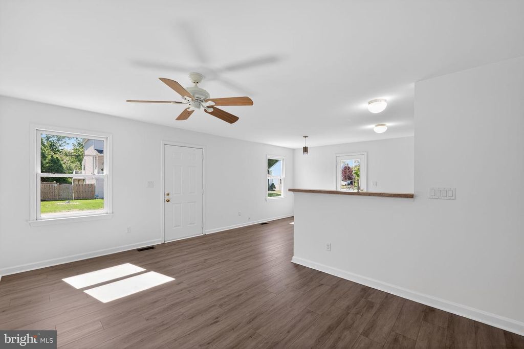 Image 10 of property listing at 13218 RIVERVAN AVE, Middle River, MD 21220