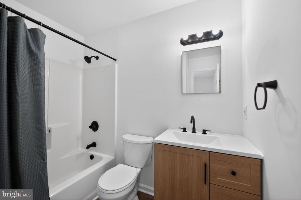 Image 17 of property listing at 13218 RIVERVAN AVE, Middle River, MD 21220