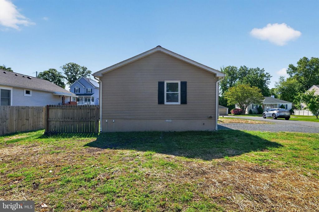 Image 3 of property listing at 13218 RIVERVAN AVE, Middle River, MD 21220