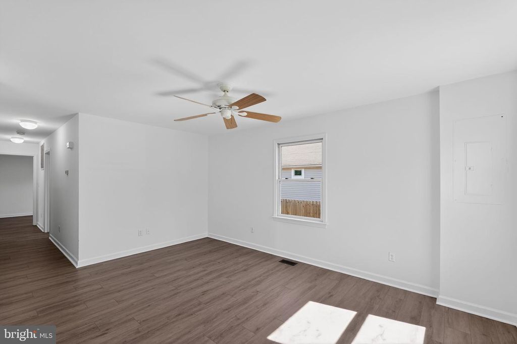 Image 5 of property listing at 13218 RIVERVAN AVE, Middle River, MD 21220