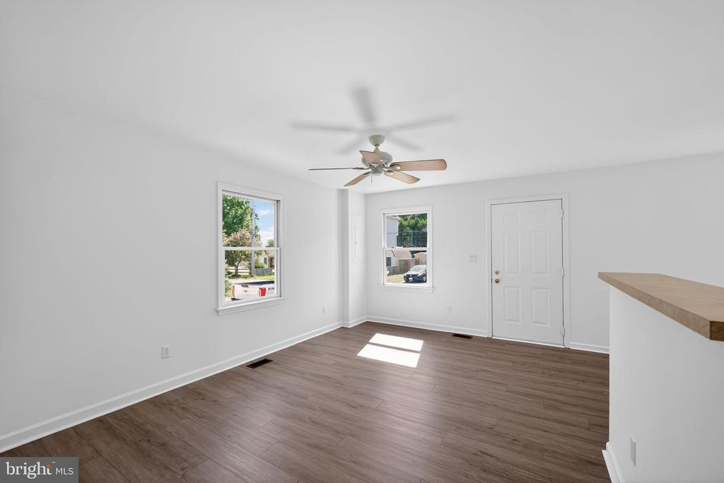 Image 6 of property listing at 13218 RIVERVAN AVE, Middle River, MD 21220