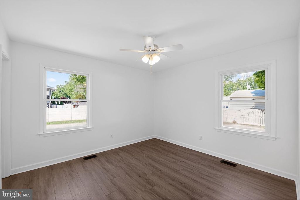 Image 7 of property listing at 13218 RIVERVAN AVE, Middle River, MD 21220