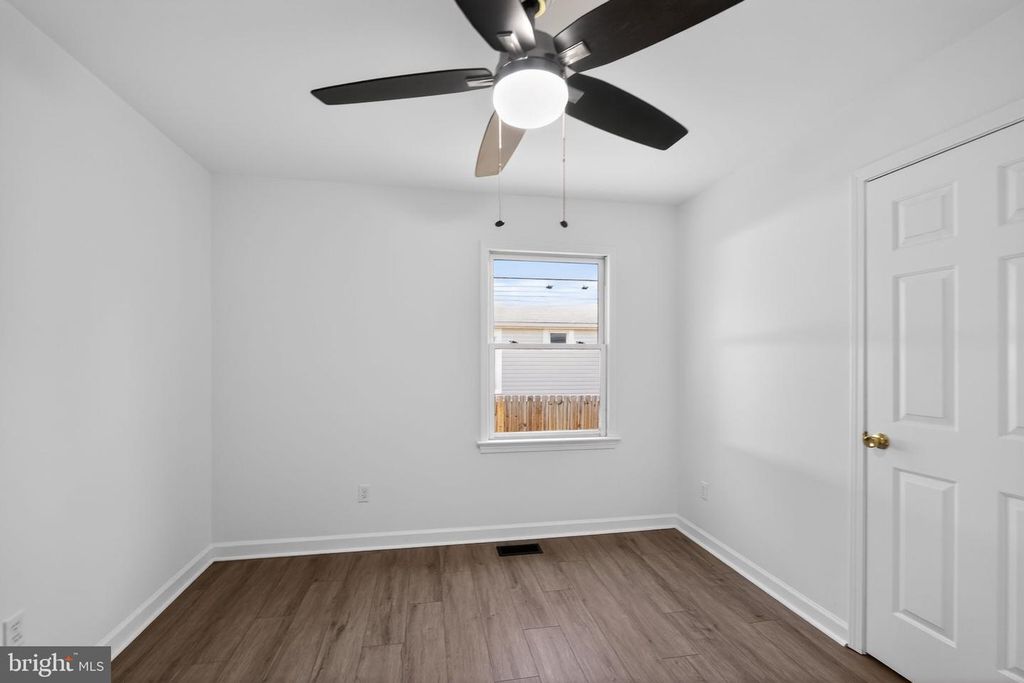 Image 8 of property listing at 13218 RIVERVAN AVE, Middle River, MD 21220