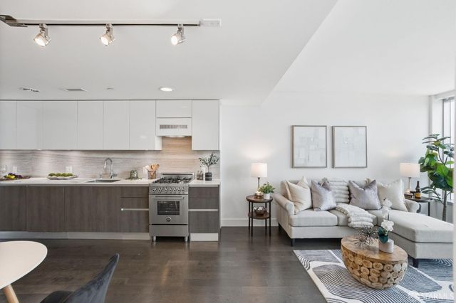8 Buchanan Street 806, San Francisco, CA 94102