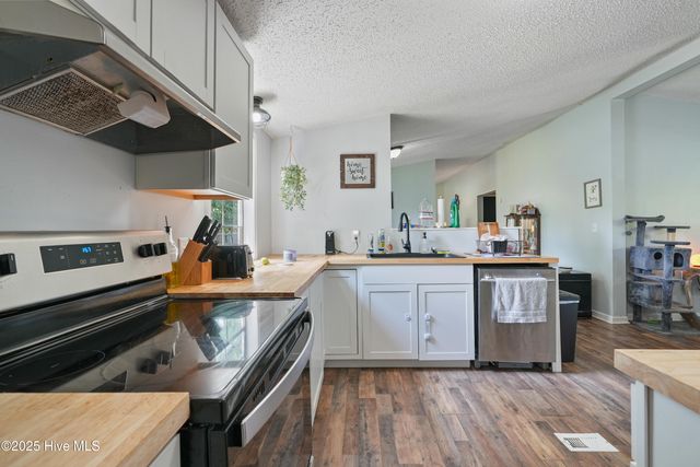 171 Oyster Lane, Hubert, NC 28539