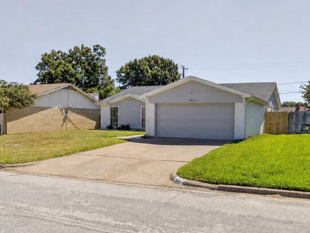 1915 Lavon Creek Lane, Arlington, TX 76006