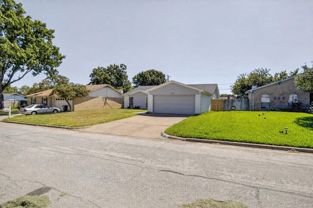 1915 Lavon Creek Lane, Arlington, TX 76006