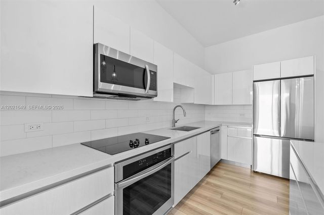 101 Diplomat Pkwy 204, Hallandale Beach, FL 33009