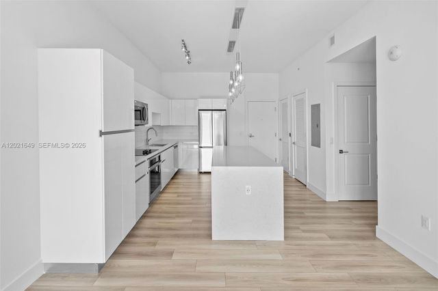 101 Diplomat Pkwy 204, Hallandale Beach, FL 33009