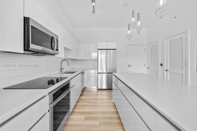 101 Diplomat Pkwy 204, Hallandale Beach, FL 33009