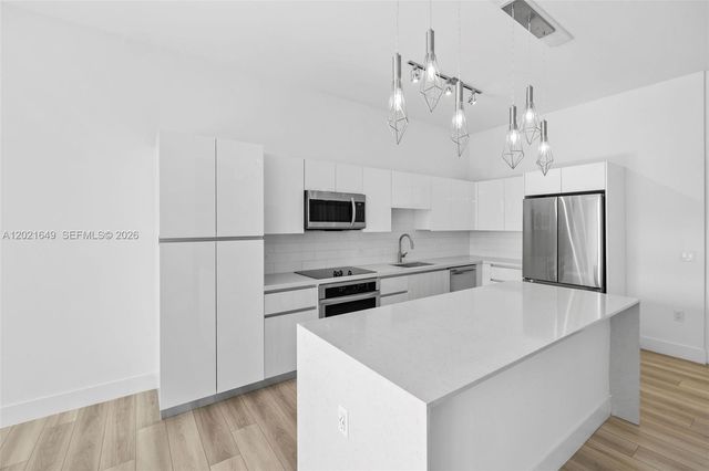 101 Diplomat Pkwy 204, Hallandale Beach, FL 33009