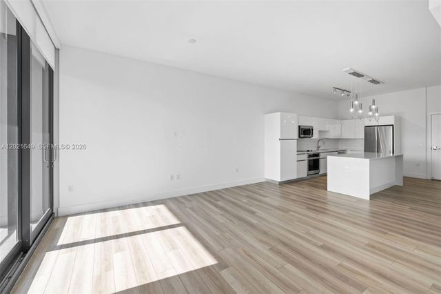101 Diplomat Pkwy 204, Hallandale Beach, FL 33009