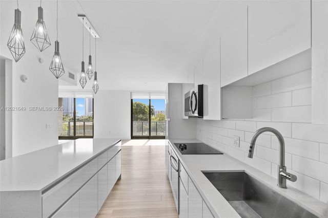 101 Diplomat Pkwy 204, Hallandale Beach, FL 33009