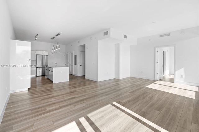 101 Diplomat Pkwy 204, Hallandale Beach, FL 33009
