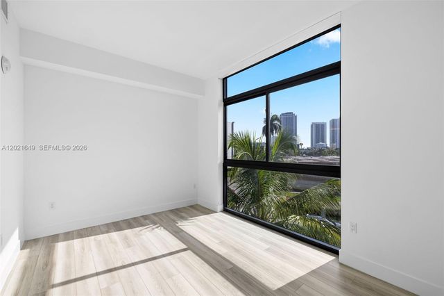 101 Diplomat Pkwy 204, Hallandale Beach, FL 33009