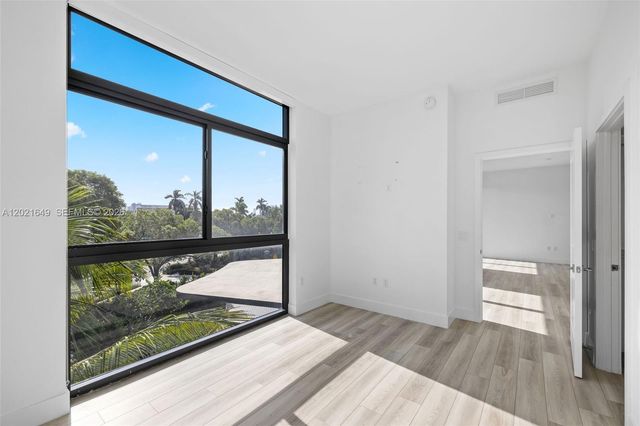 101 Diplomat Pkwy 204, Hallandale Beach, FL 33009