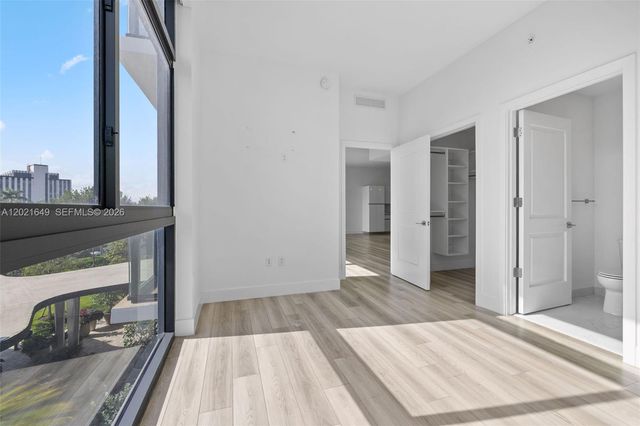 101 Diplomat Pkwy 204, Hallandale Beach, FL 33009