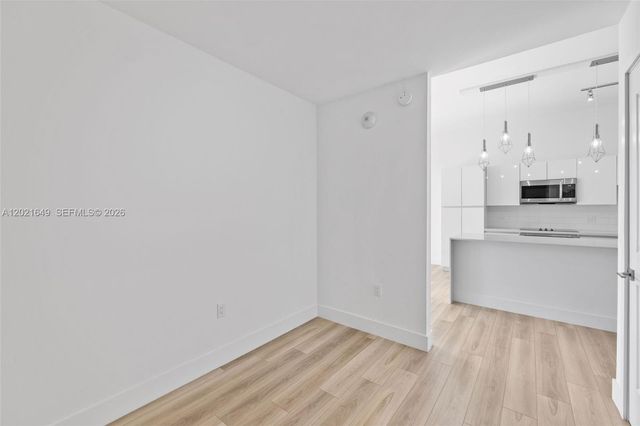 101 Diplomat Pkwy 204, Hallandale Beach, FL 33009