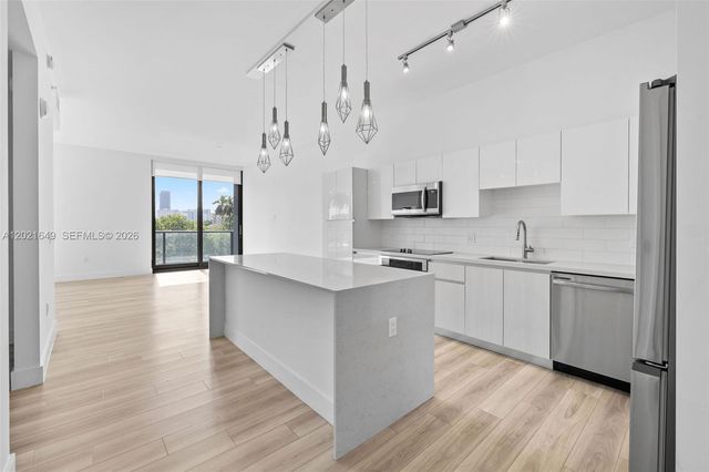 101 Diplomat Pkwy 204, Hallandale Beach, FL 33009