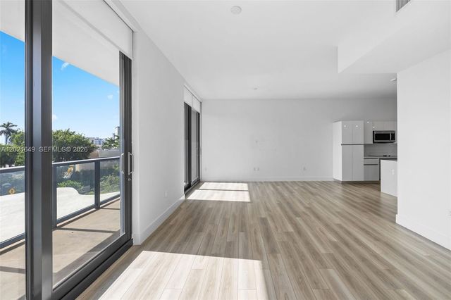 101 Diplomat Pkwy 204, Hallandale Beach, FL 33009