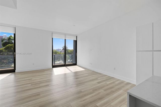 101 Diplomat Pkwy 204, Hallandale Beach, FL 33009