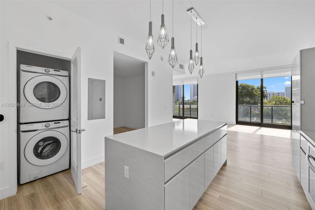 101 Diplomat Pkwy 204, Hallandale Beach, FL 33009