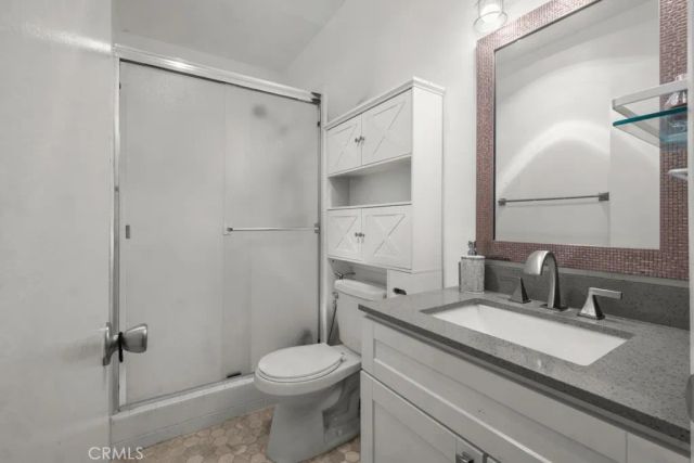 18619 Collins F30, Tarzana, CA 91356