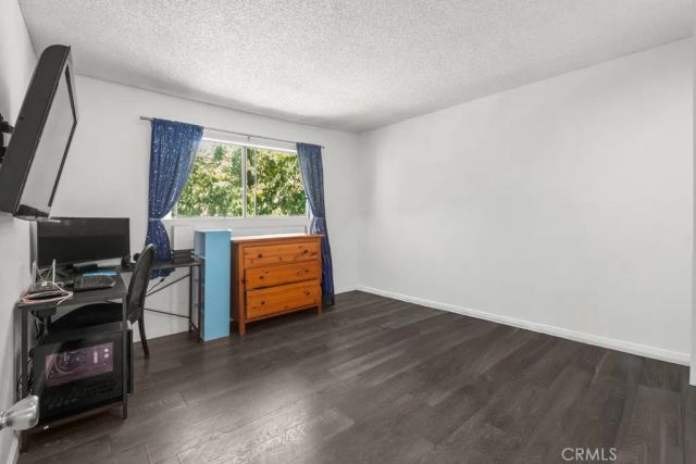 18619 Collins F30, Tarzana, CA 91356