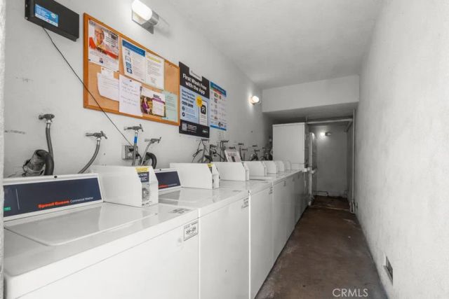 18619 Collins F30, Tarzana, CA 91356