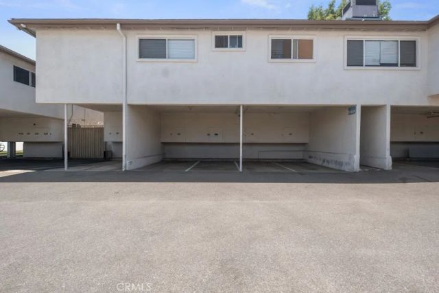 18619 Collins F30, Tarzana, CA 91356