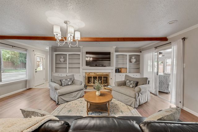 4006 Hollow Oak Drive, Euless, TX 76040