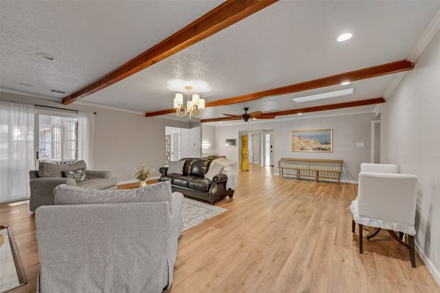 4006 Hollow Oak Drive, Euless, TX 76040