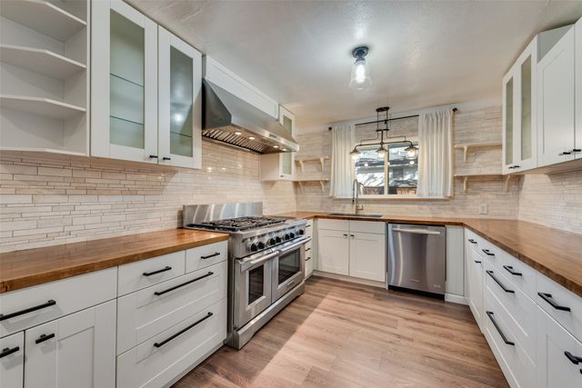 4006 Hollow Oak Drive, Euless, TX 76040