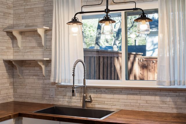 4006 Hollow Oak Drive, Euless, TX 76040