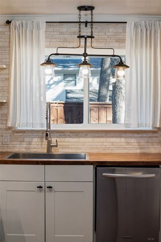 4006 Hollow Oak Drive, Euless, TX 76040