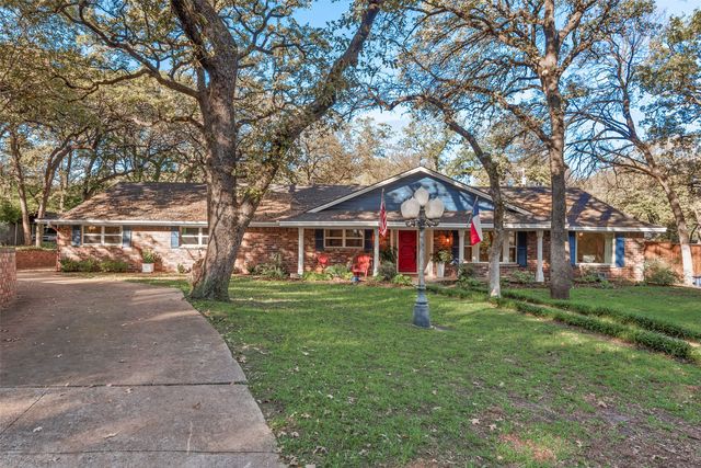 4006 Hollow Oak Drive, Euless, TX 76040