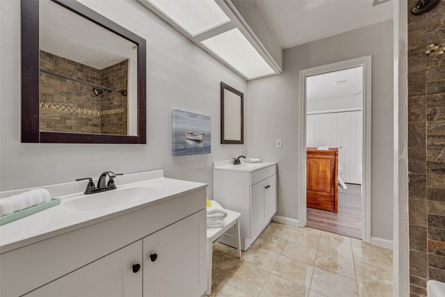 4006 Hollow Oak Drive, Euless, TX 76040