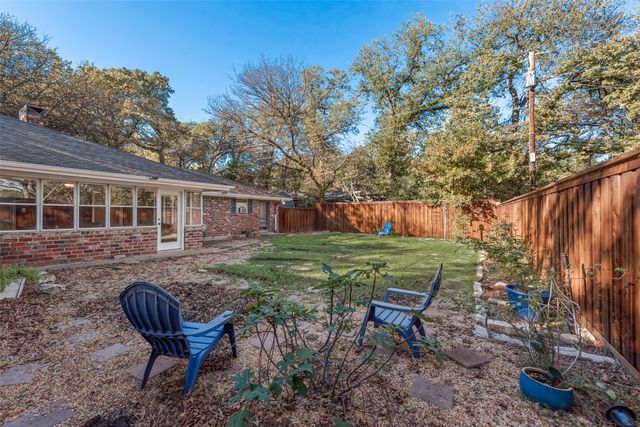 4006 Hollow Oak Drive, Euless, TX 76040