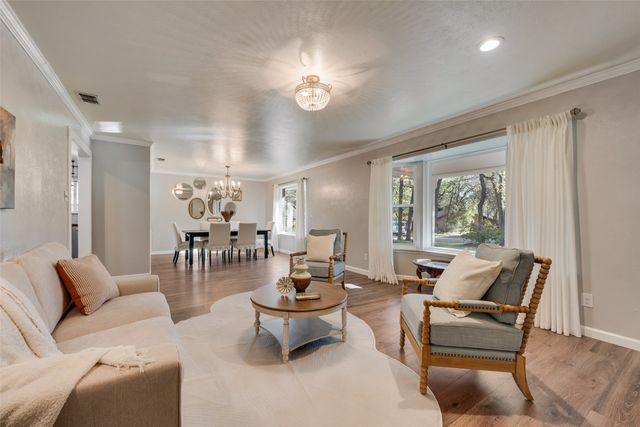 4006 Hollow Oak Drive, Euless, TX 76040