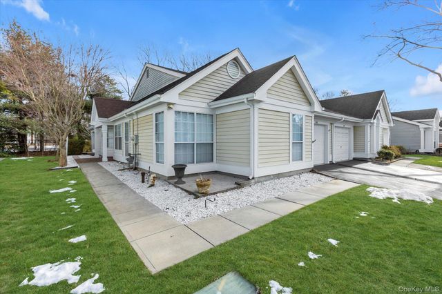 289 Glen Drive, Ridge, NY 11961