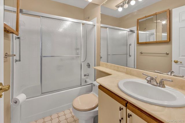 289 Glen Drive, Ridge, NY 11961