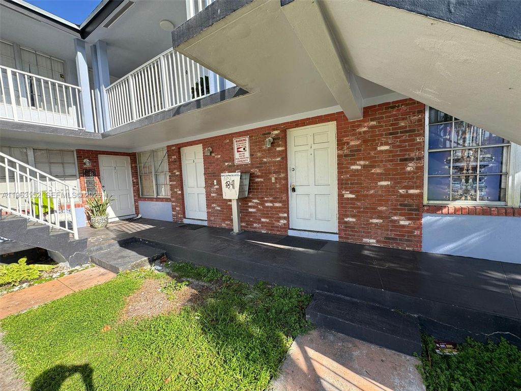 7841 Dunham Boulevard 1, Miami, FL 33138
